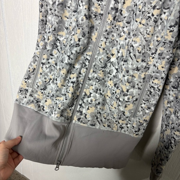 Lululemon Nice Asana Jacket Not So Petite Fleur Silver Spoon size 10 - Picture 6 of 11